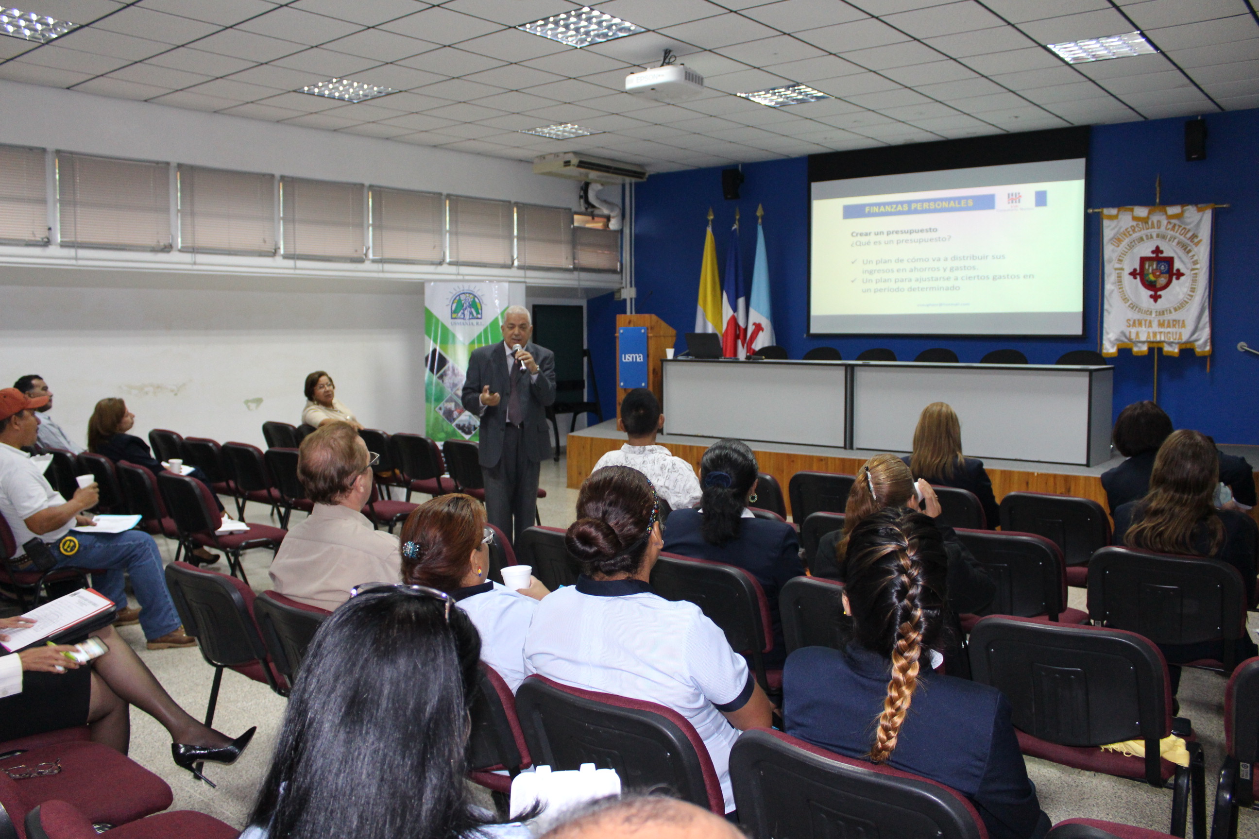  IMÁGENES DEL SEMINARIO “EL BUEN MANEJO DE LAS FINANZAS PERSONALES”