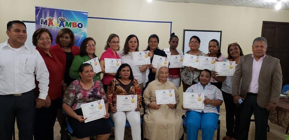  FINALIZA EL CURSO DE INGLÉS PARA LOS ASOCIADOS DEL HOGAR MALAMBO